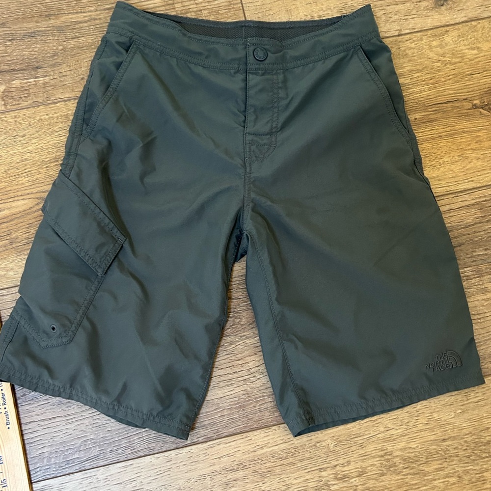 The North Face Shorts designed for outdoor activities/hiking Boys Size L 14/16‎